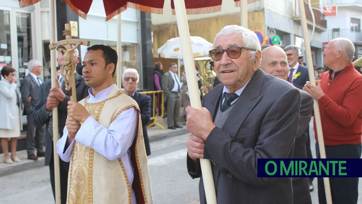 Cortejo religioso encheu ruas de Amiais de Baixo