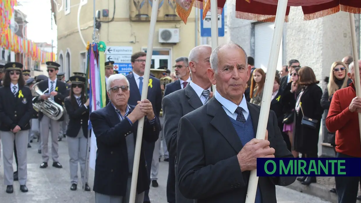 Cortejo religioso encheu ruas de Amiais de Baixo