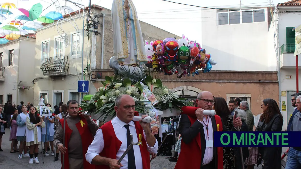 Cortejo religioso encheu ruas de Amiais de Baixo