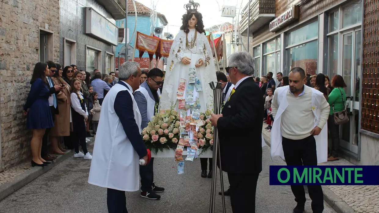 Cortejo religioso encheu ruas de Amiais de Baixo