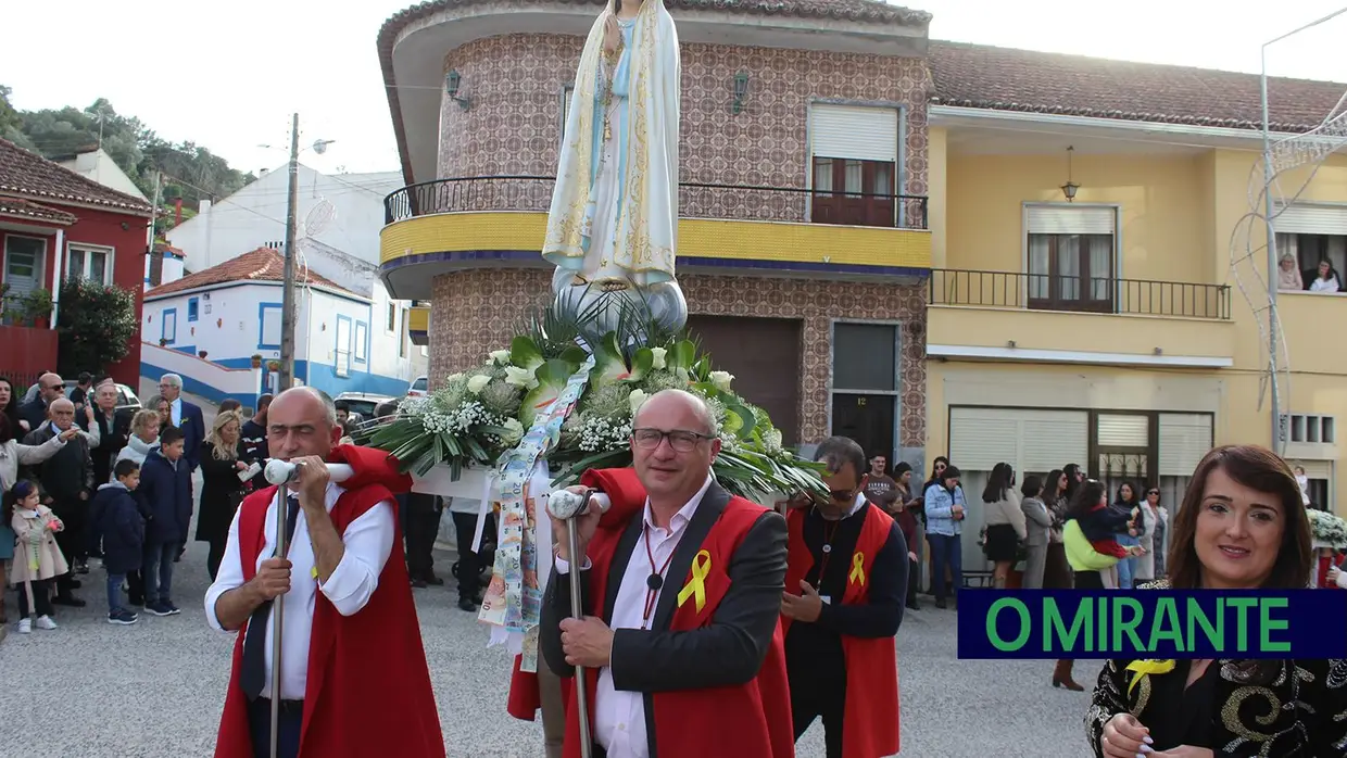 Cortejo religioso encheu ruas de Amiais de Baixo