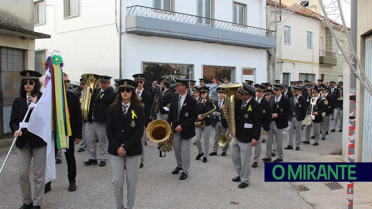 Cortejo religioso encheu ruas de Amiais de Baixo