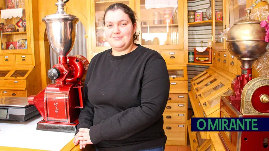 A jovem que concretizou o sonho de abrir uma mercearia à moda antiga A jovem que concretizou o sonho de abrir uma mercearia à moda antiga