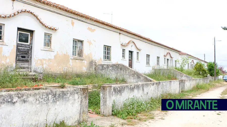 Ministério da Justiça mantém bairros ao abandono em Alcoentre que câmara quer reabilitar