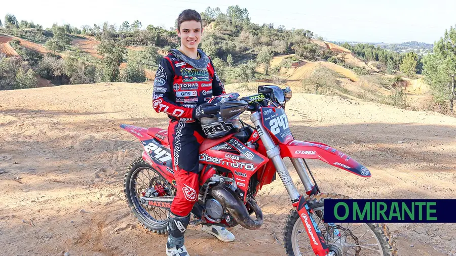 Adrenalina é o combustível do piloto de motocross Tomás Santos