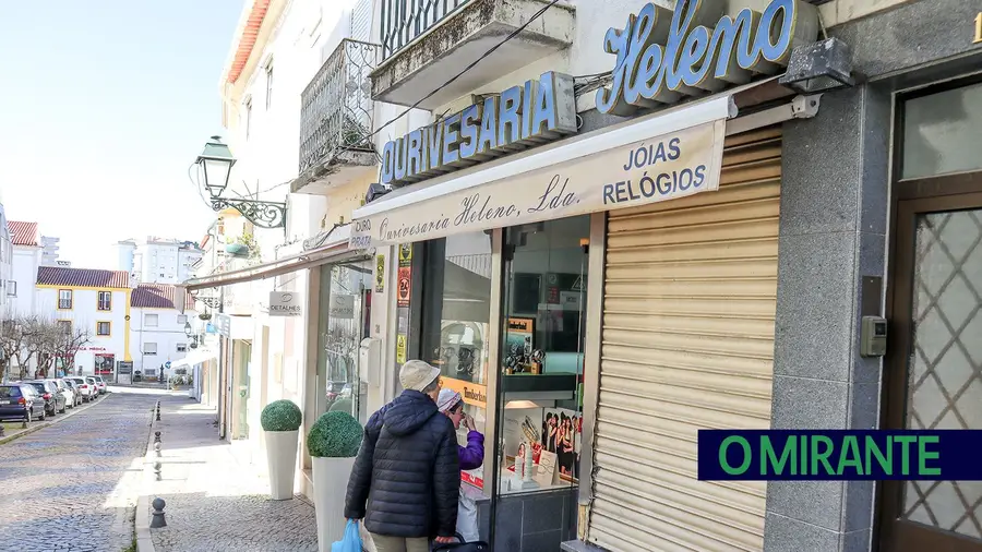 Ourivesaria no centro de Abrantes reabre após roubo