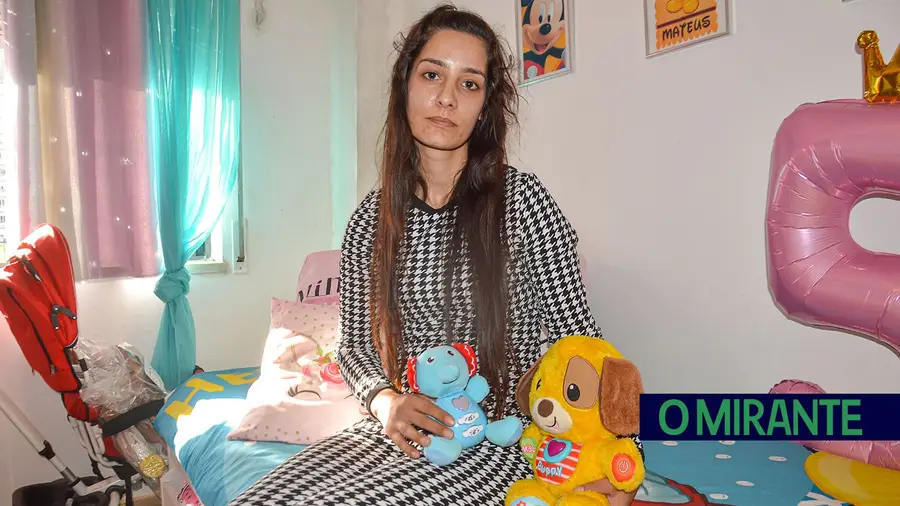 Justiça deixa mãe de Vila Franca de Xira em desespero para reaver guarda dos filhos Justiça deixa mãe de Vila Franca de Xira em desespero para reaver guarda dos filhos