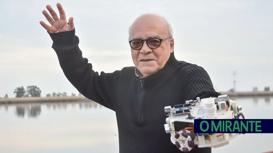 Leonel Moura é pioneiro no uso da inteligência artificial para criar arte Leonel Moura é pioneiro no uso da inteligência artificial para criar arte