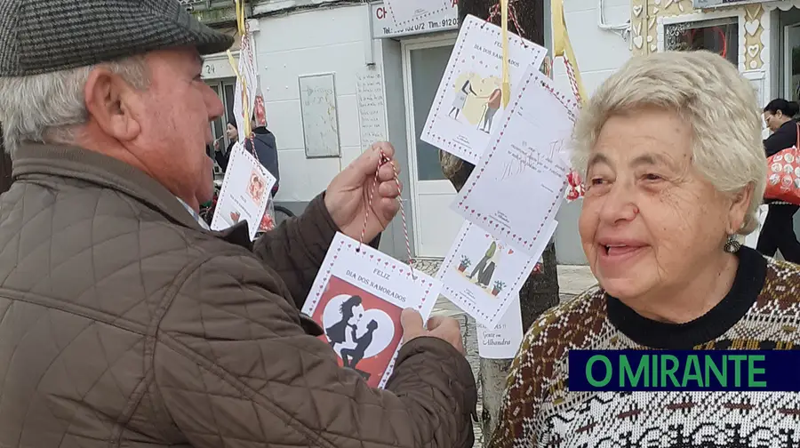 Gente em Alhandra ofereceu cartões de São Valentim