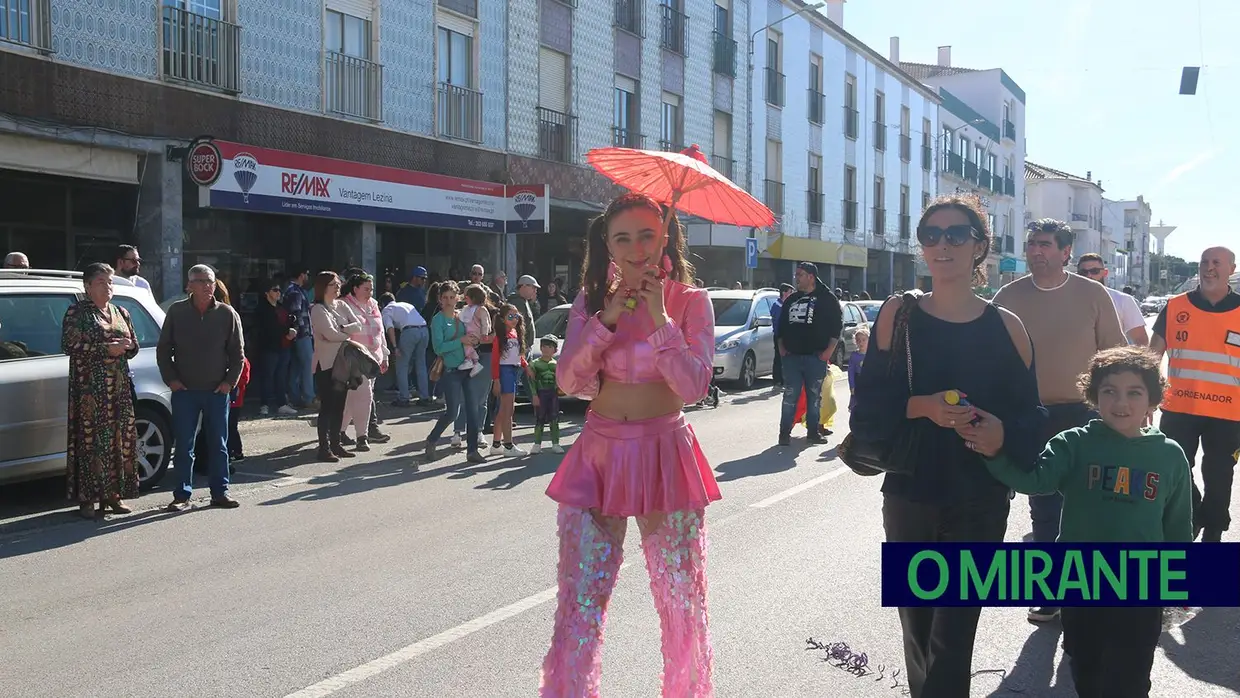 Corso carnavalesco anima Samora Correia