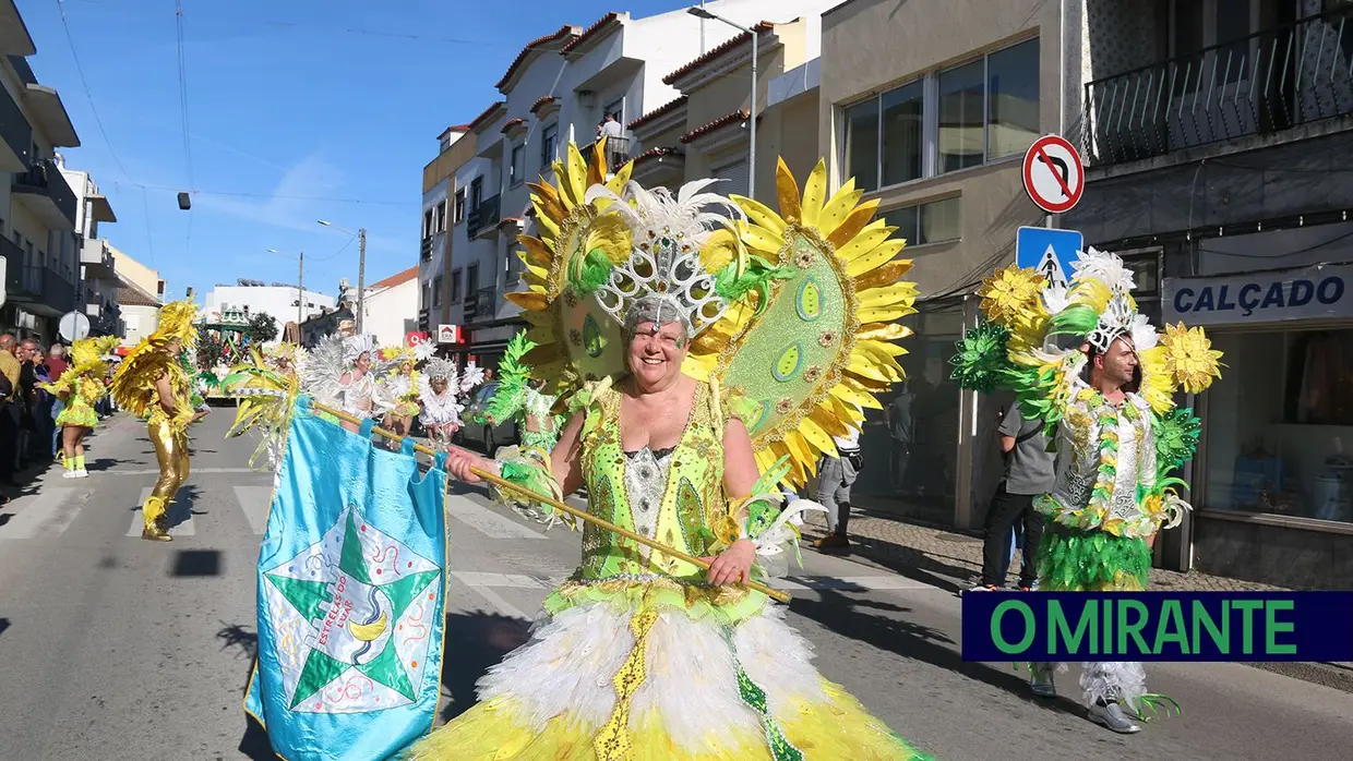 Corso carnavalesco anima Samora Correia