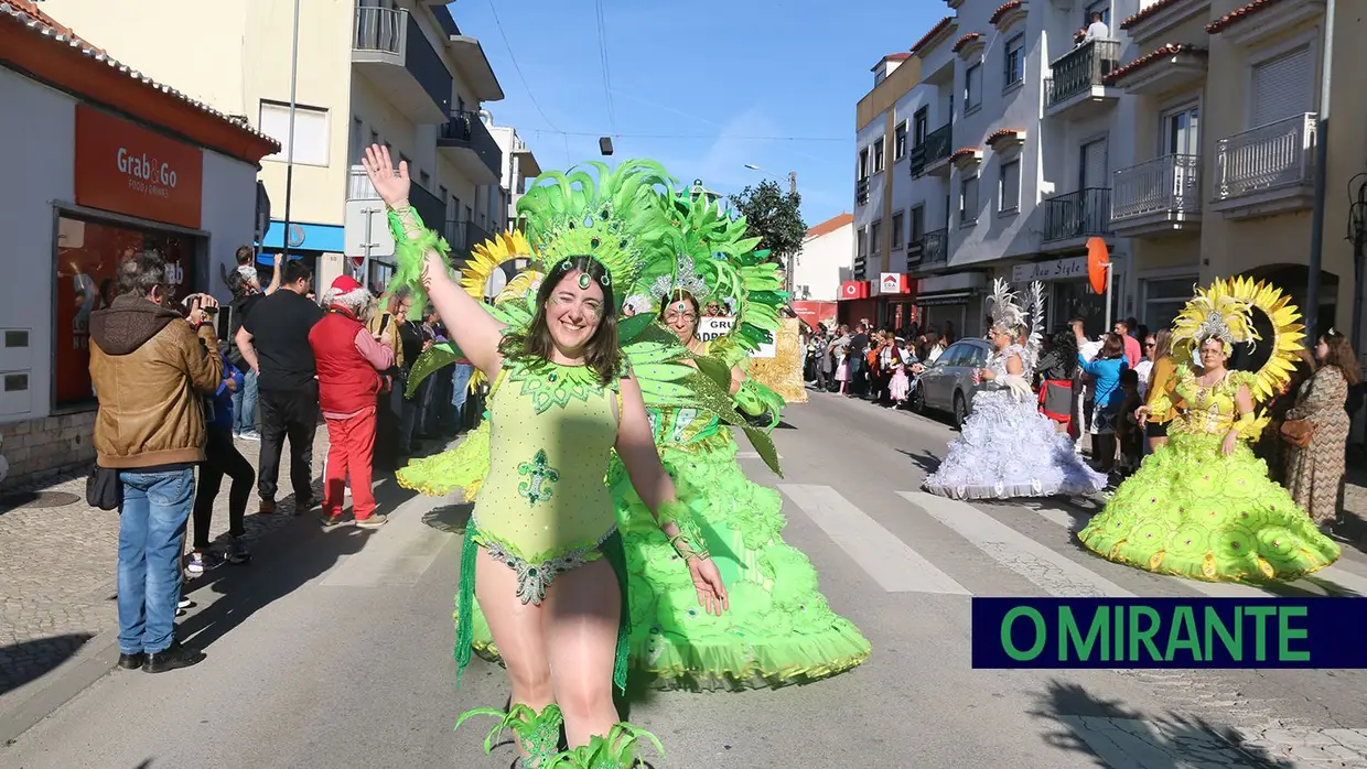 Corso carnavalesco anima Samora Correia