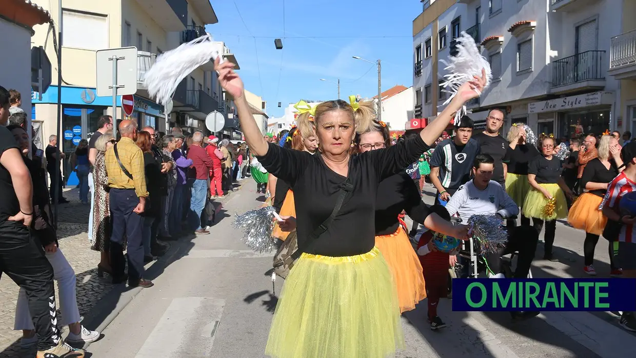 Corso carnavalesco anima Samora Correia