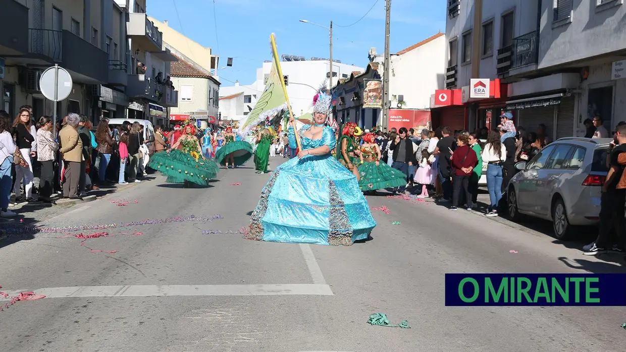 Corso carnavalesco anima Samora Correia