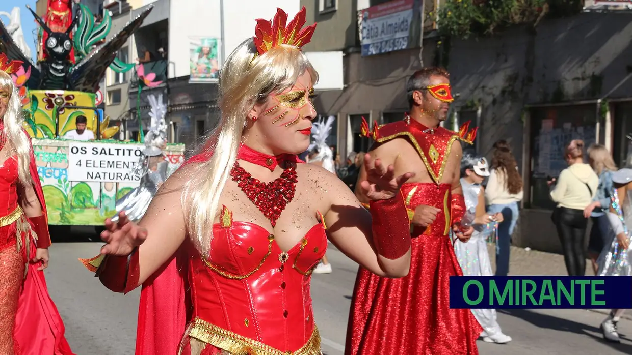 Corso carnavalesco anima Samora Correia