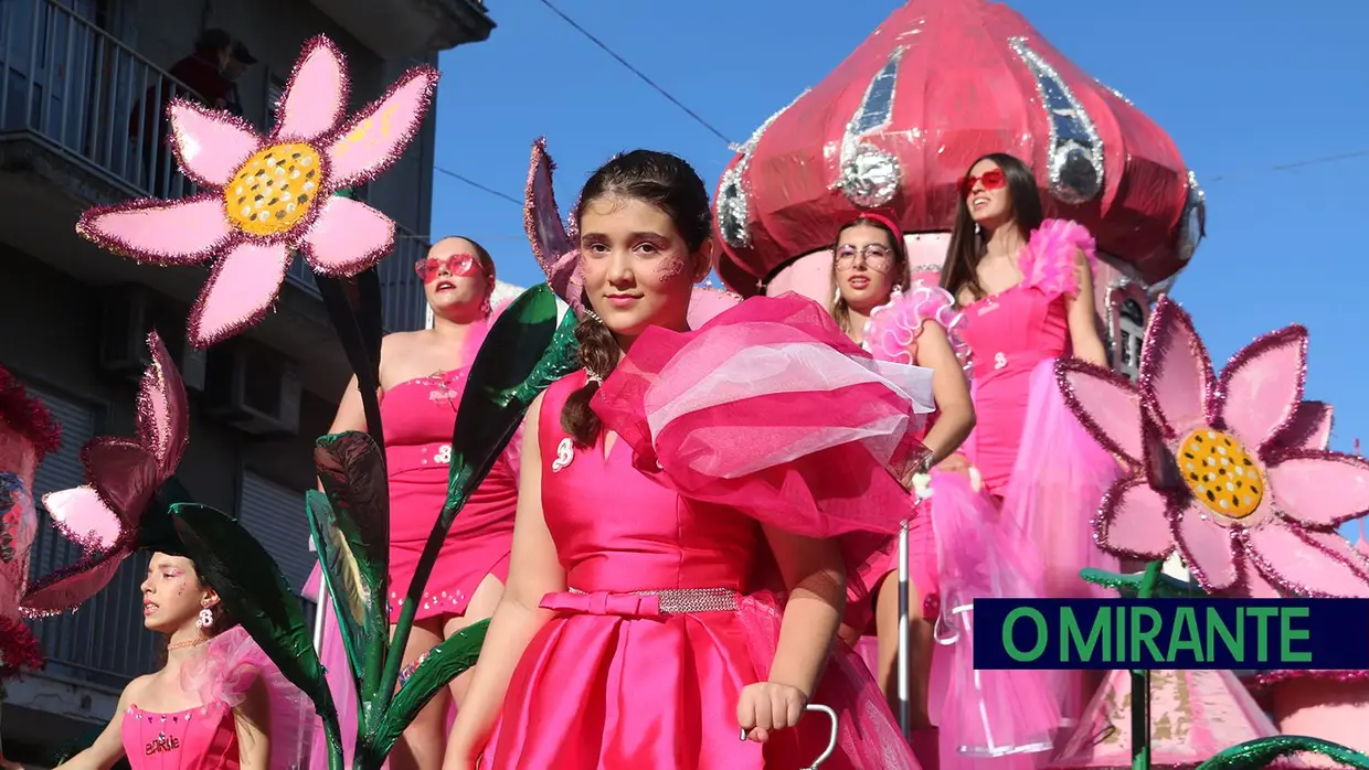 Corso carnavalesco anima Samora Correia