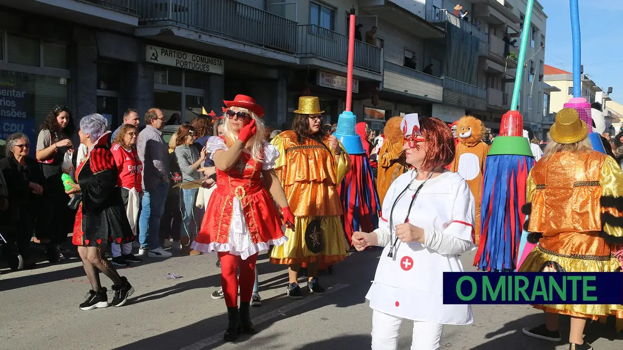 Corso carnavalesco anima Samora Correia