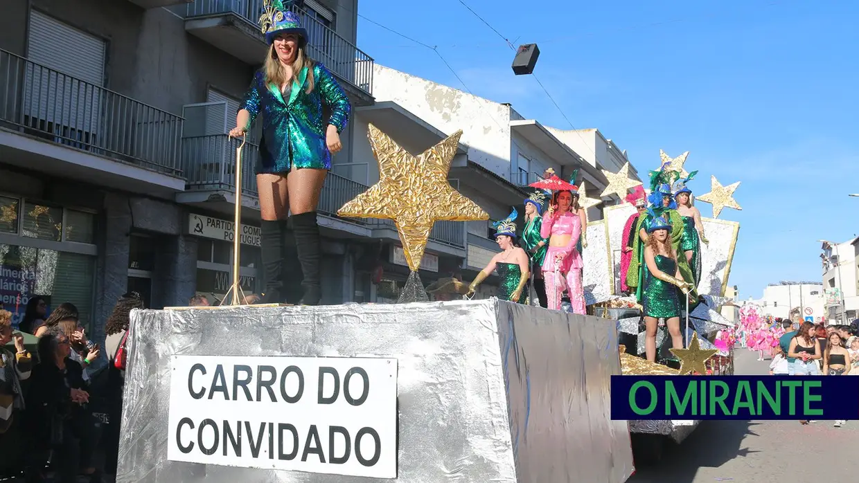 Corso carnavalesco anima Samora Correia