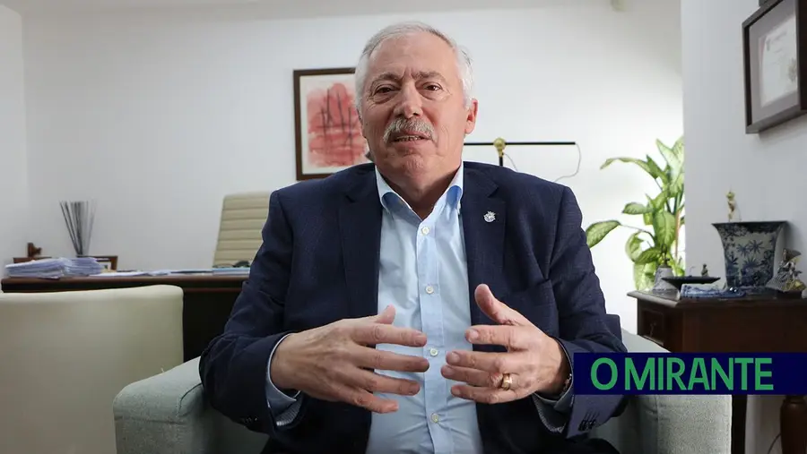 Autarca de Azambuja diz que vai resolver impasse com o protocolo do projecto Bata Branca Autarca de Azambuja diz que vai resolver impasse com o protocolo do projecto Bata Branca