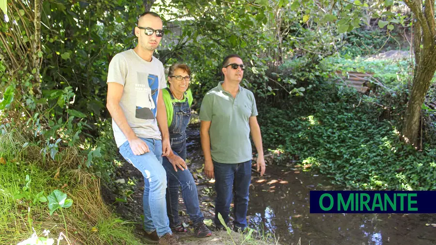 Habitantes da aldeia da Pereira não desistem de lutar por melhores condições de vida Habitantes da aldeia da Pereira não desistem de lutar por melhores condições de vida