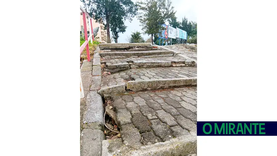 Rua Padre António Bianchi - Castanheira do Ribatejo Rua Padre António Bianchi - Castanheira do Ribatejo
