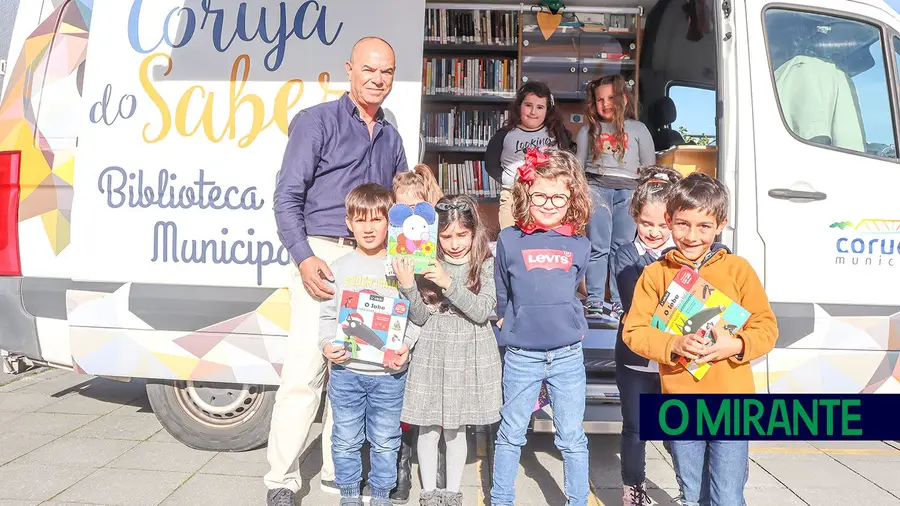 Biblioteca sobre rodas é um estímulo à leitura em Coruche Biblioteca sobre rodas é um estímulo à leitura em Coruche