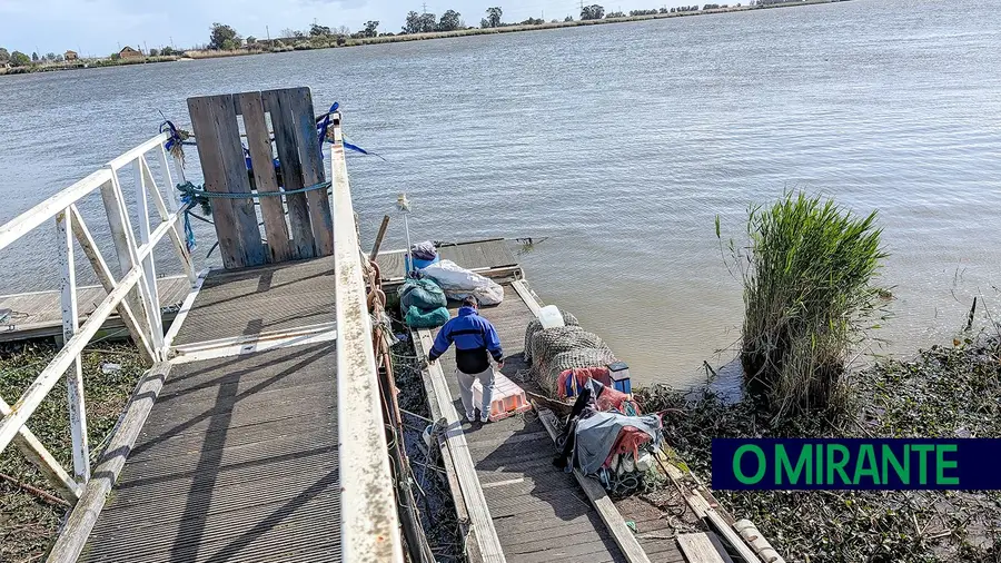 Cais de Vila Franca de Xira destruído dificulta a vida aos pescadores Cais de Vila Franca de Xira destruído dificulta a vida aos pescadores