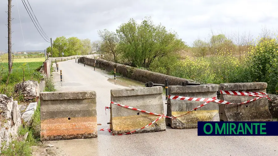 Ponte de Santana encerrada por estar em risco de colapso