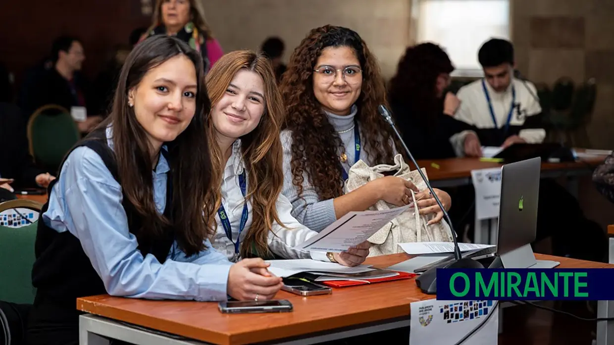 Seis dezenas de jovens participaram na sessão distrital de Santarém do Parlamento dos Jovens