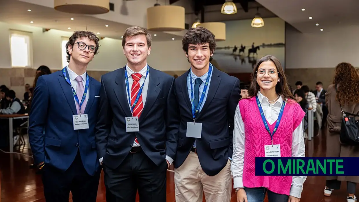 Seis dezenas de jovens participaram na sessão distrital de Santarém do Parlamento dos Jovens