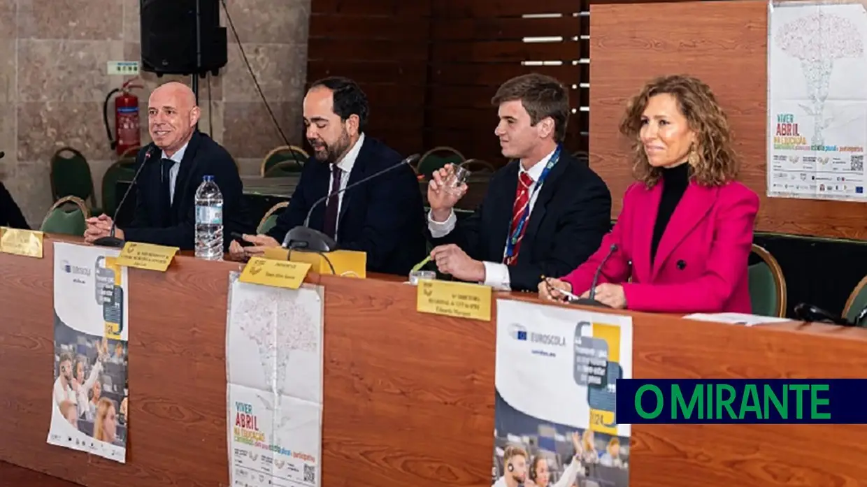 Seis dezenas de jovens participaram na sessão distrital de Santarém do Parlamento dos Jovens