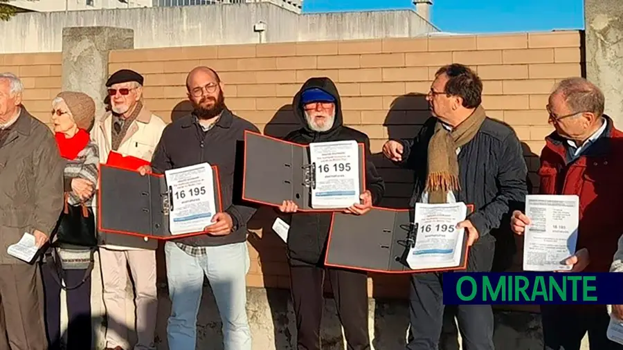 Utentes do Médio Tejo juntam 16 mil assinaturas por melhores cuidados de saúde Utentes do Médio Tejo juntam 16 mil assinaturas por melhores cuidados de saúde