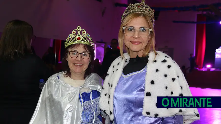 Baile da Pinha elege novas rainhas na Granja