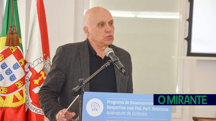 Tenham a bondade de nos auxiliar! Tenham a bondade de nos auxiliar!
