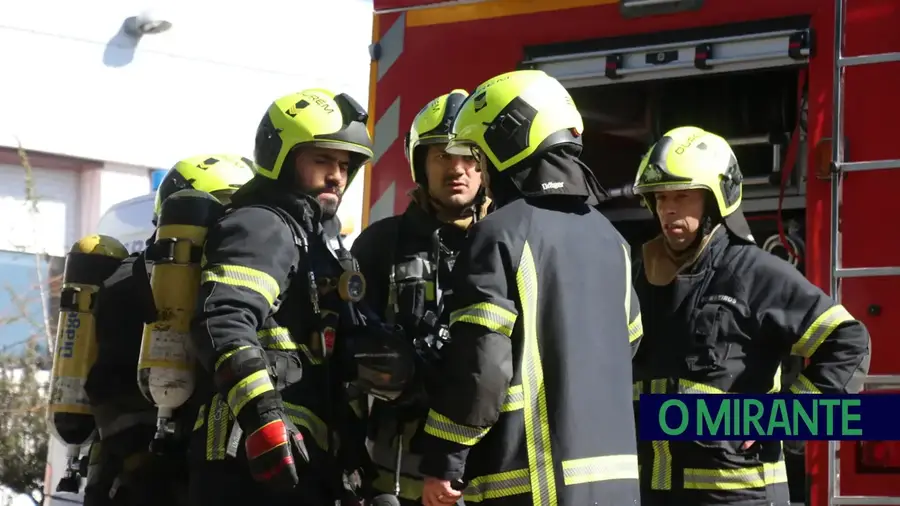 Incêndio provoca uma vítima mortal em Almeirim Incêndio provoca uma vítima mortal em Almeirim
