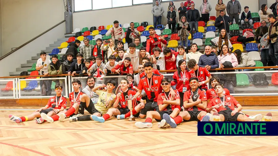 “Os Patos” e Vitória de Santarém conquistam taças de futsal