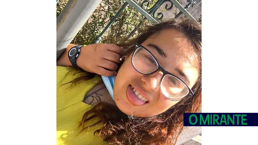 Cláudia, de 24 anos, morre em incêndio no sótão da casa em Almeirim Cláudia, de 24 anos, morre em incêndio no sótão da casa em Almeirim