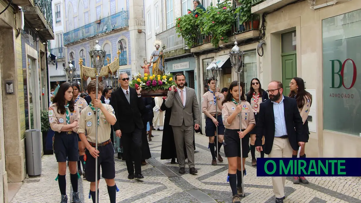 Procissão em honra de São José em Santarém mobilizou centenas de participantes