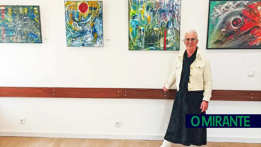 Bárbara Reis divulga quadros na Casa da Cultura