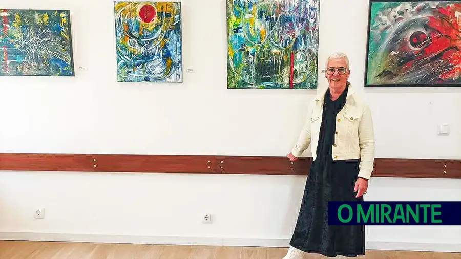 Bárbara Reis divulga quadros na Casa da Cultura Bárbara Reis divulga quadros na Casa da Cultura