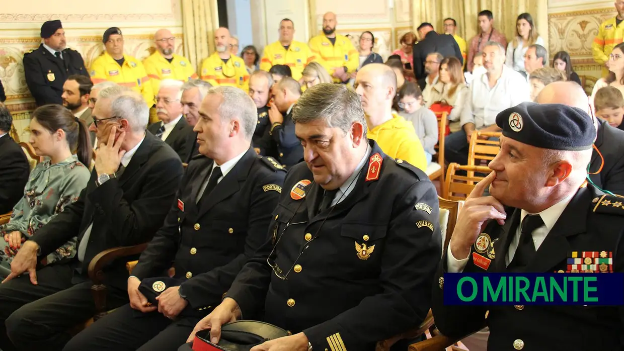 Município oferece ambulâncias a corporações de bombeiros do concelho de Santarém