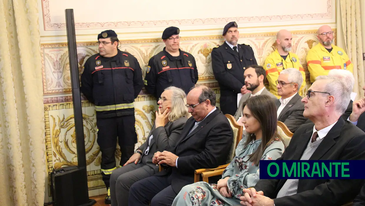 Município oferece ambulâncias a corporações de bombeiros do concelho de Santarém