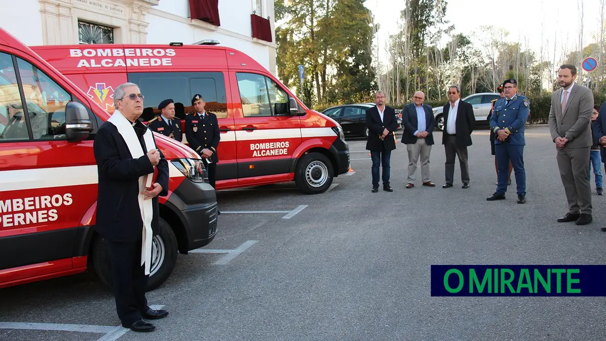 Município oferece ambulâncias a corporações de bombeiros do concelho de Santarém