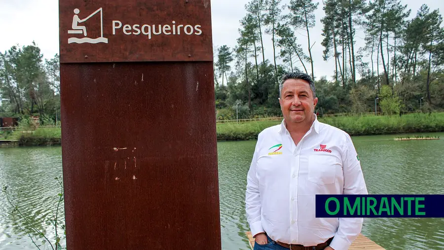 Os avós também ensinam os netos a pescar e a fazerem deles campeões do mundo Os avós também ensinam os netos a pescar e a fazerem deles campeões do mundo