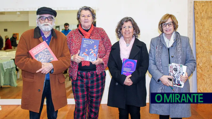 “O 25 de Abril e as Mulheres” na Sociedade Operária de Santarém “O 25 de Abril e as Mulheres” na Sociedade Operária de Santarém