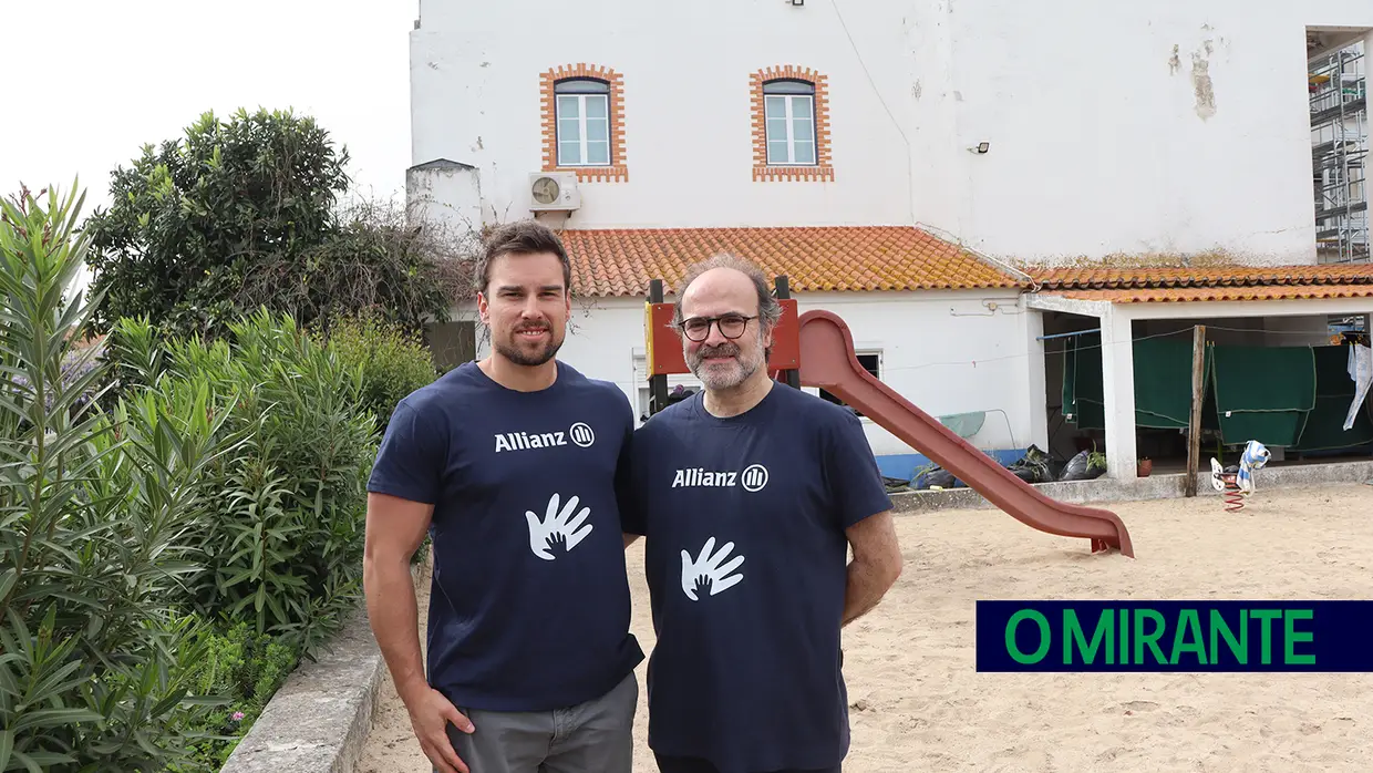 Allianz Portugal agarrou na enxada para limpar o exterior do Lar de Santo António em Santarém