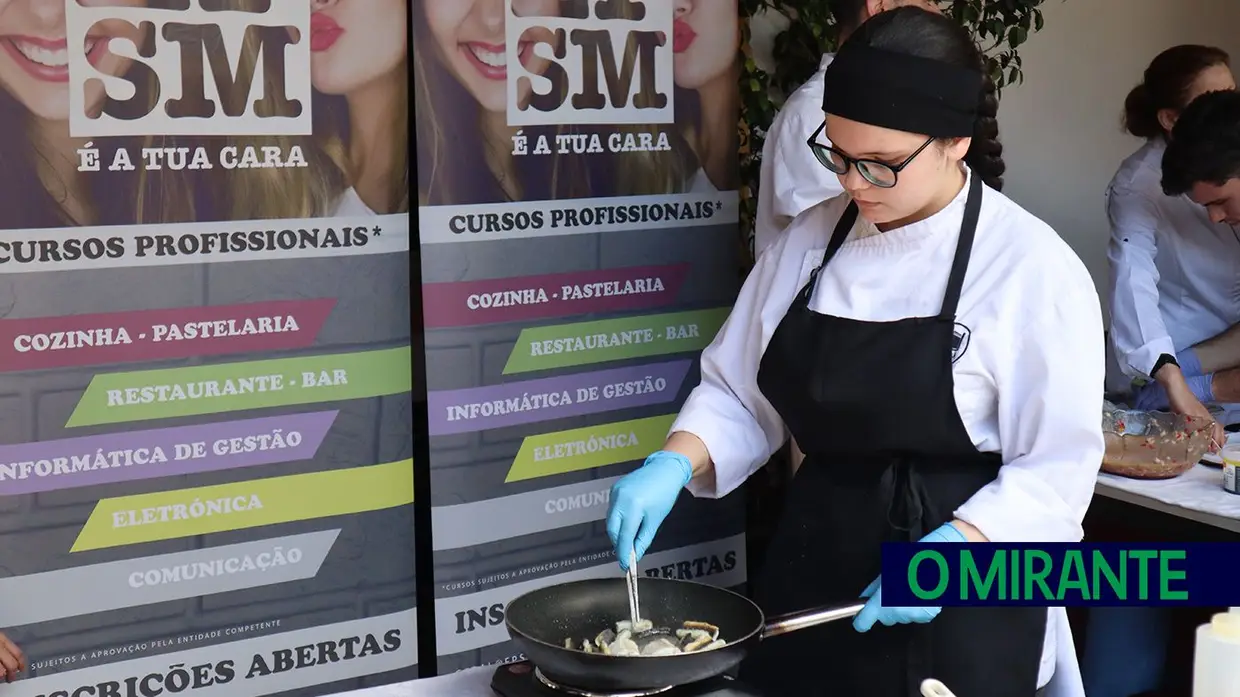 Na cozinha dos chefs Noélia e Luís durante o Mês da Enguia em Salvaterra de Magos