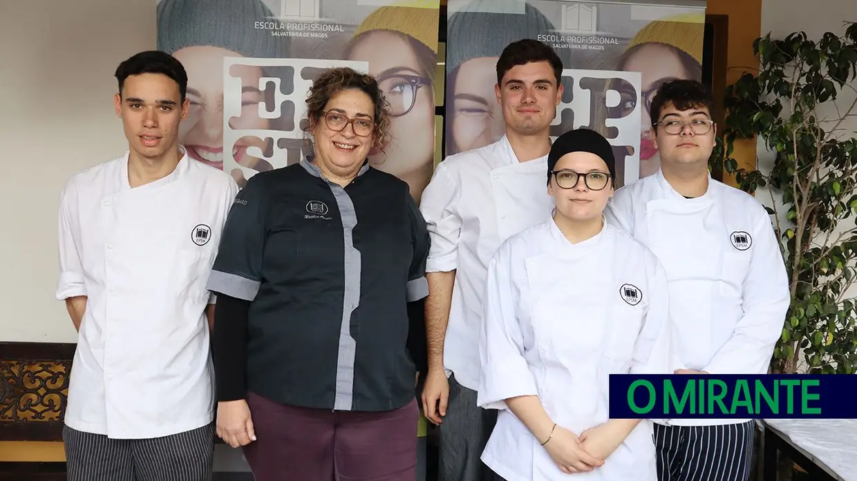 Na cozinha dos chefs Noélia e Luís durante o Mês da Enguia em Salvaterra de Magos