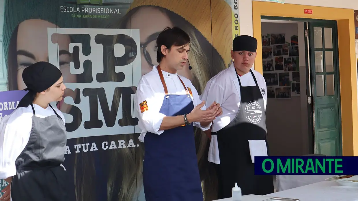 Na cozinha dos chefs Noélia e Luís durante o Mês da Enguia em Salvaterra de Magos