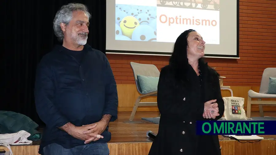 Ser optimista é um modo de estar na vida que só traz benefícios Ser optimista é um modo de estar na vida que só traz benefícios